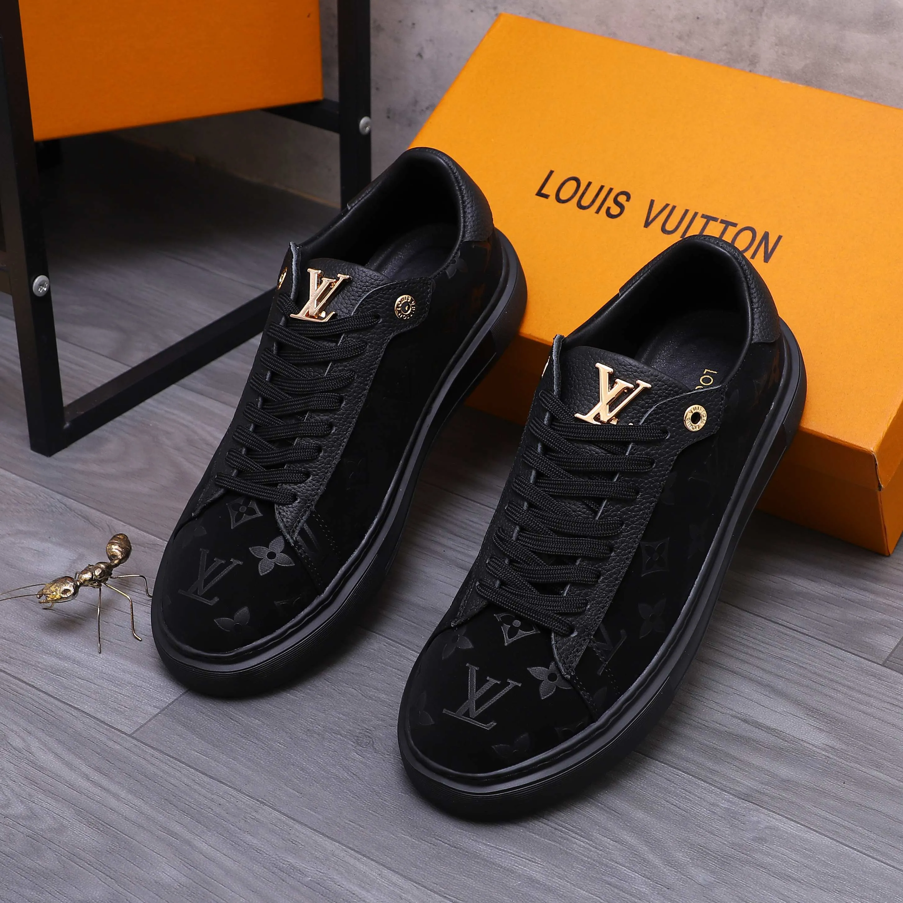 Men's shoes 💰442 Product trademark: LV [Louis Vuitton] Casual shoes True size. Size: 38-44 Product materials: Selected embossed frosted cowhide upper, sheepskin lining, cowhide insole, rubber outsole